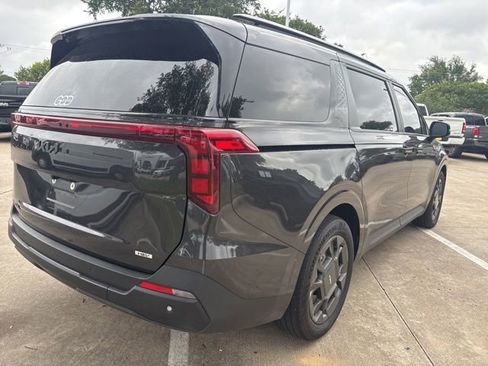 Used 2026 Kia Carnival EX FWD image 5