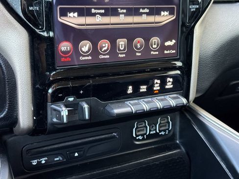 Used 2019 RAM 1500 Laramie AWD/4WD image 19