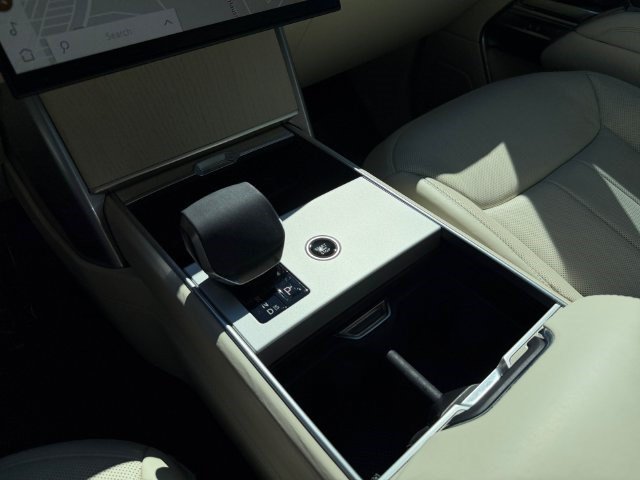 Used 2024 Land Rover Range Rover SE AWD/4WD image 25