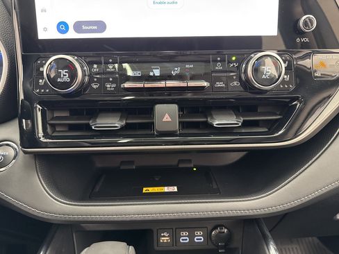 Used 2023 Toyota Highlander Limited image 27