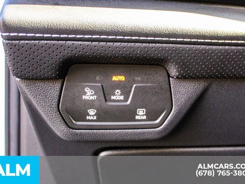 Used 2024 Volkswagen Atlas SE image 34