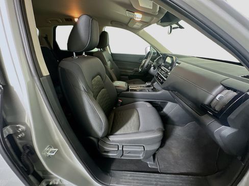 Used 2025 Nissan Pathfinder SV FWD image 34