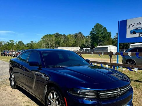 Used 2015 Dodge Charger SE w/ Popular Equipment Group image 2