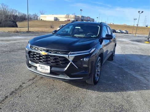 Used 2025 Chevrolet Trax LT w/ LT Convenience Package image 31