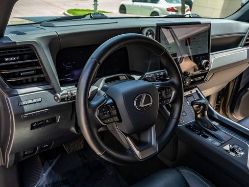 Used 2024 Lexus GX 550 AWD/4WD image 10