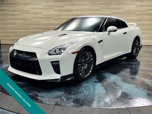 Used 2017 Nissan GT-R Premium image 6