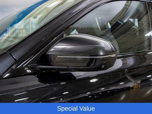 Used 2025 BMW 750e xDrive w/ Premium Package AWD/4WD image 10