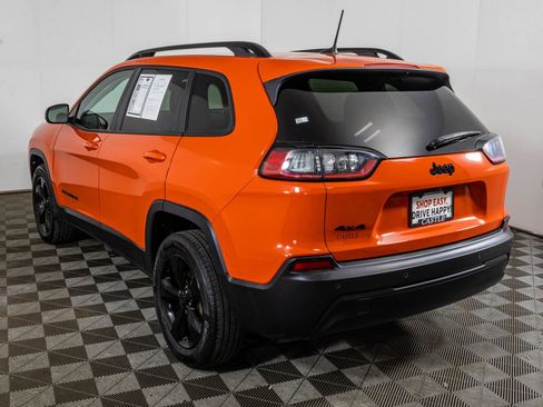 Used 2021 Jeep Cherokee Latitude Plus AWD/4WD image 15