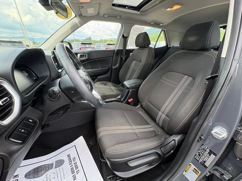 Used 2023 Hyundai Venue SEL FWD image 24