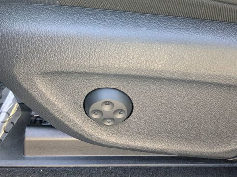 Used 2025 Mercedes-Benz GLE 450e 4MATIC image 8