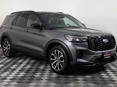 Used 2025 Ford Explorer ST-Line w/ Premium Package RWD image 10