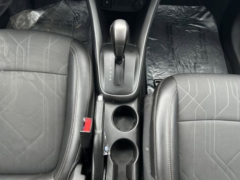 Used 2020 Chevrolet Trax LT w/ LT Convenience Package image 21