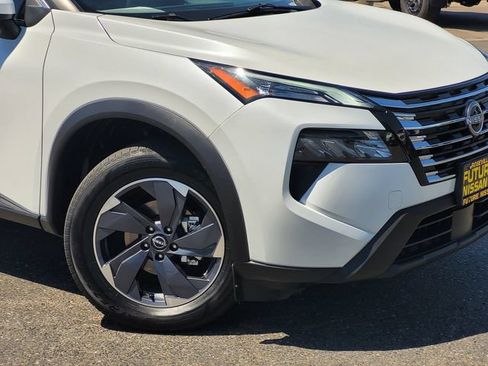 Certified 2025 Nissan Rogue SV AWD/4WD image 9