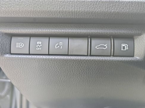 Used 2025 Toyota Camry SE w/ Convenience Package image 25