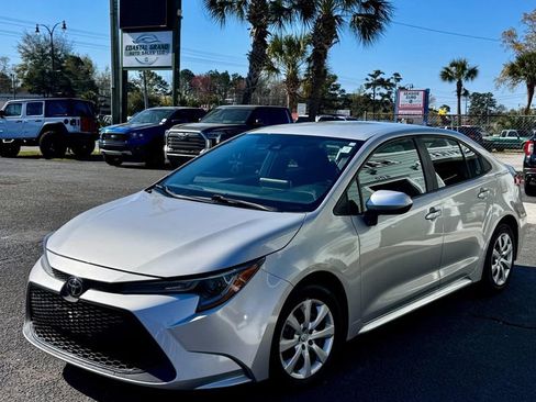 Used 2021 Toyota Corolla LE image 1