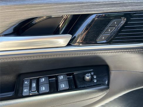 Used 2024 Jeep Wagoneer L Series II RWD image 25