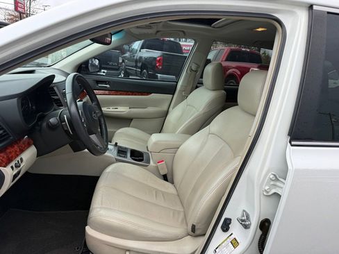 Used 2011 Subaru Outback 2.5i Limited w/ PWR Moonroof Pkg image 9