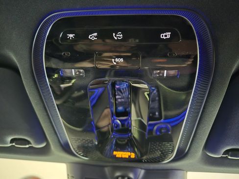 Used 2025 Mercedes-Benz GLC 300 4MATIC image 25