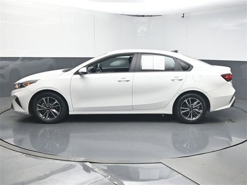 Used 2024 Kia Forte LXS image 5