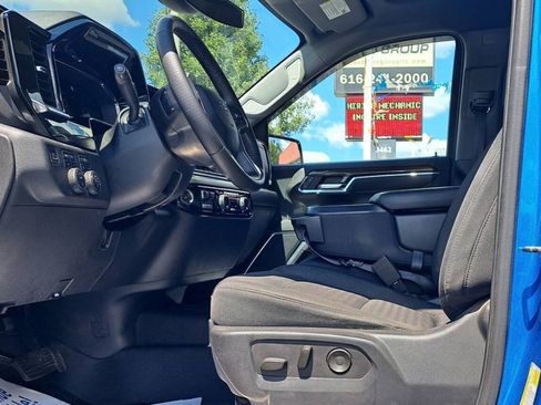 Used 2022 Chevrolet Silverado 1500 RST AWD/4WD image 6