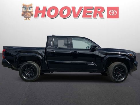 Used 2025 Toyota Tacoma TRD Sport image 2