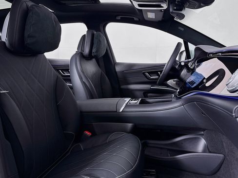 New 2026 Mercedes-Benz EQS 550 4MATIC SUV image 6