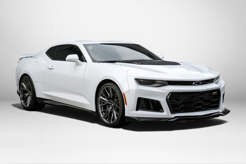 Used 2018 Chevrolet Camaro ZL1 RWD image 4