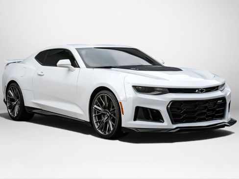 Used 2018 Chevrolet Camaro ZL1 RWD image 4