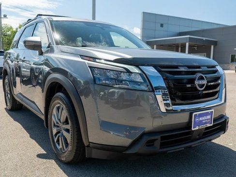 Used 2025 Nissan Pathfinder SV AWD/4WD image 4