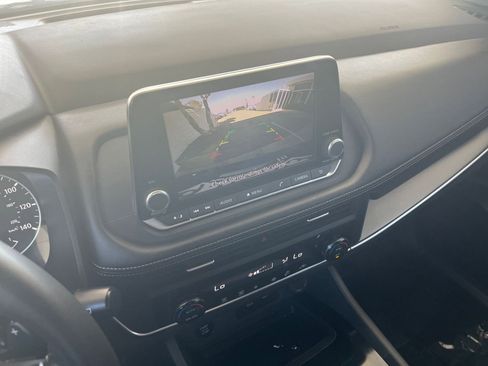 Used 2025 Nissan Rogue SV FWD image 25