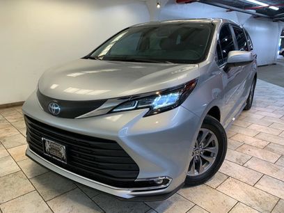 Used 2021 Toyota Sienna XLE
