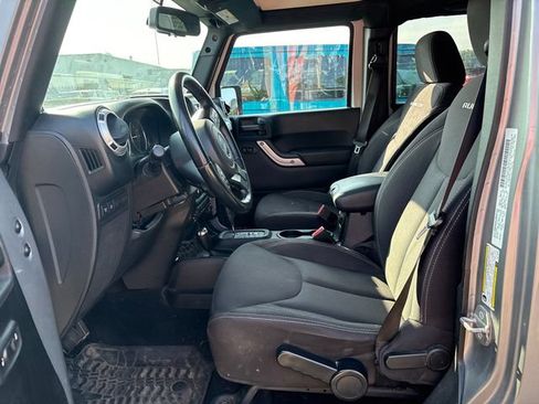 Used 2014 Jeep Wrangler Unlimited Rubicon w/ Connectivity Group AWD/4WD image 7