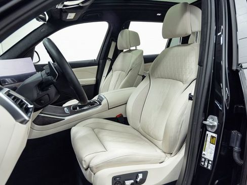 Certified 2025 BMW X7 M60i image 24