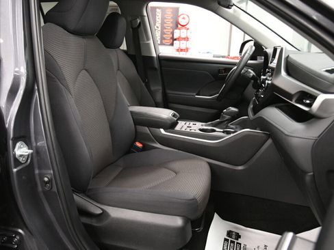 Certified 2024 Toyota Highlander LE image 27