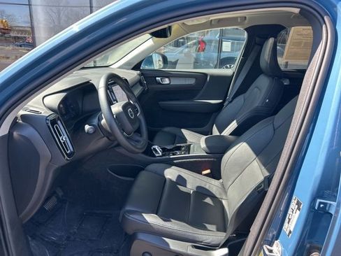 Certified 2025 Volvo XC40 B5 Plus image 17
