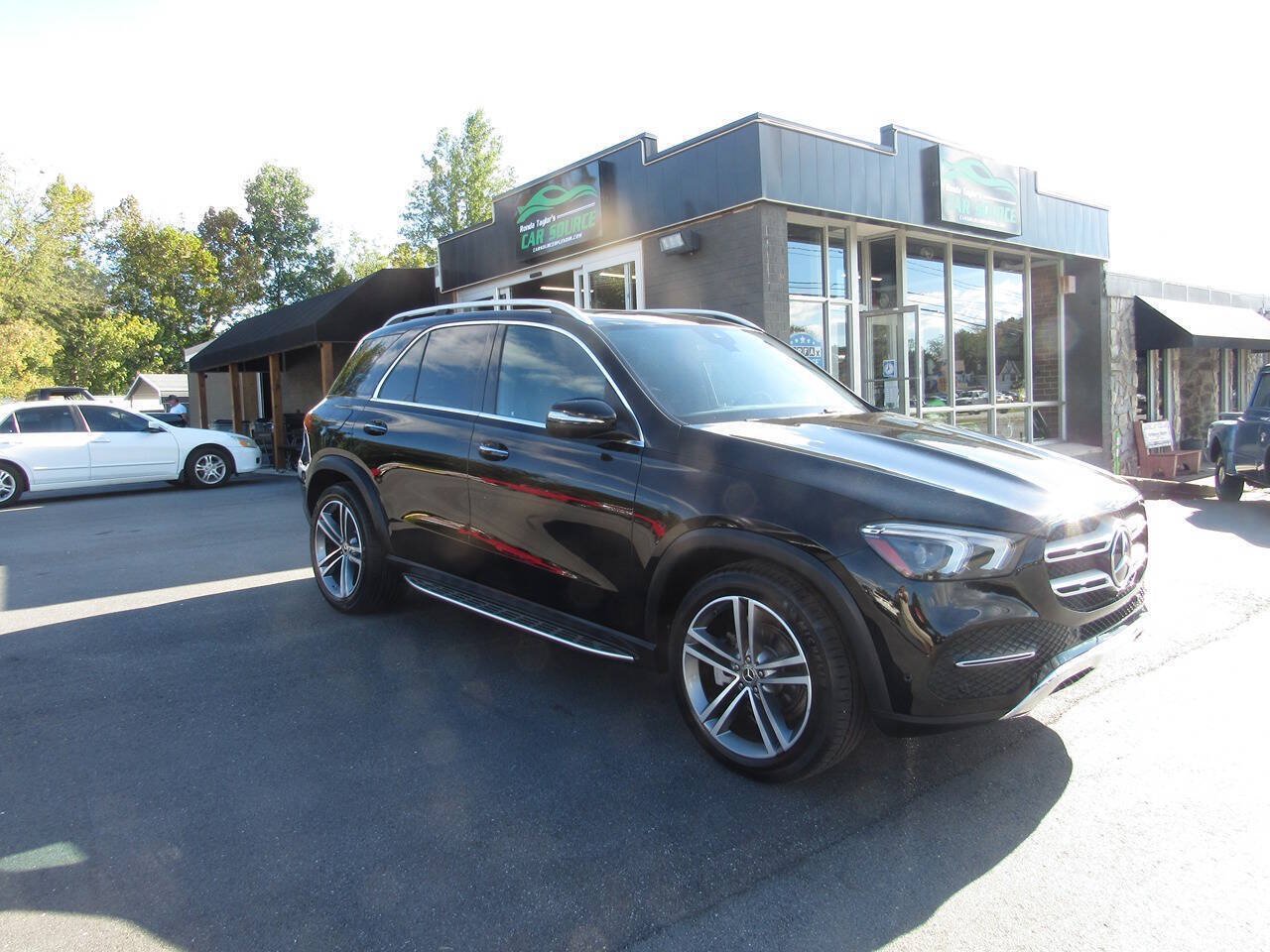 Used 2020 Mercedes-Benz GLE 350 4MATIC image 2