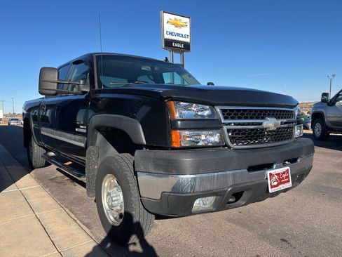 Used 2006 Chevrolet Silverado 2500 LT w/ Heavy-Duty Power Package image 4