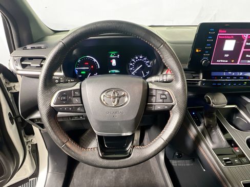 Used 2021 Toyota Sienna XSE FWD image 17