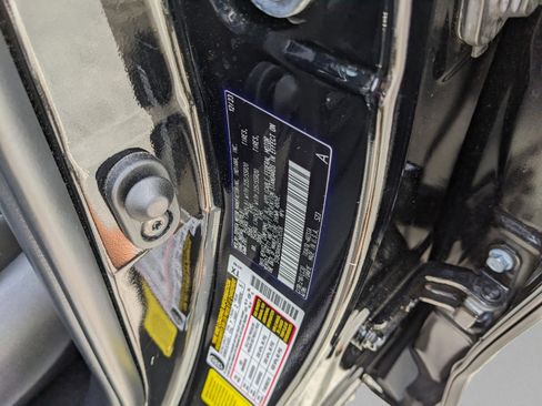 Used 2024 Toyota Highlander LE image 34