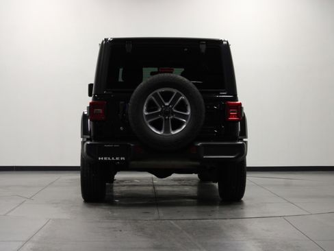 Used 2018 Jeep Wrangler Unlimited Sahara w/ LED Lighting Group AWD/4WD image 5