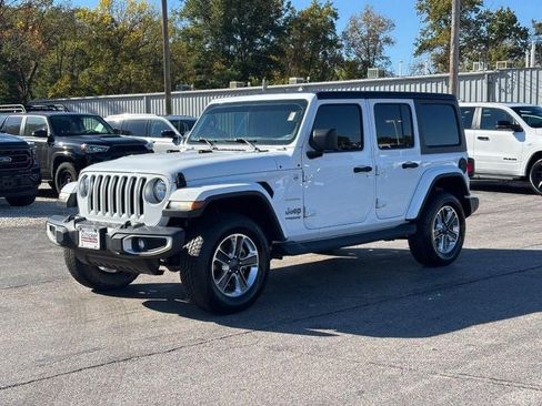 Used 2019 Jeep Wrangler Unlimited Sahara image 8