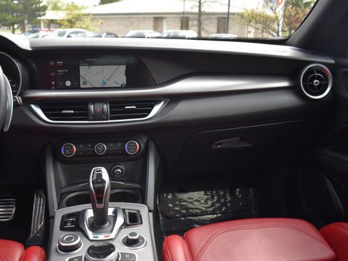 Used 2022 Alfa Romeo Stelvio Veloce AWD/4WD image 12