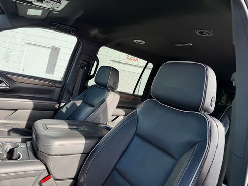 Used 2024 Chevrolet Suburban Premier image 18