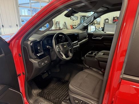 Used 2025 Chevrolet Silverado 1500 LT image 10