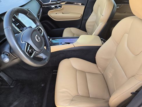 Used 2016 Volvo XC90 T6 Momentum w/ Momentum Plus Package AWD/4WD image 9