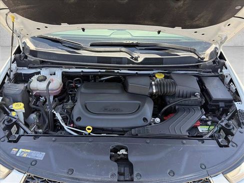Used 2023 Chrysler Pacifica Touring-L FWD image 25