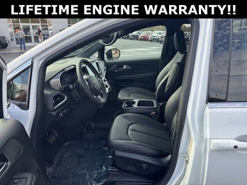 New 2025 Chrysler Voyager LX image 14