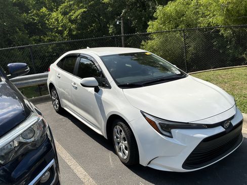 Used 2024 Toyota Corolla LE FWD image 5