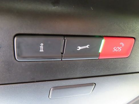 Used 2022 Volkswagen Atlas Cross Sport SE image 10