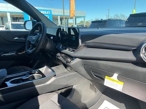 New 2026 Chevrolet Equinox LT FWD image 32